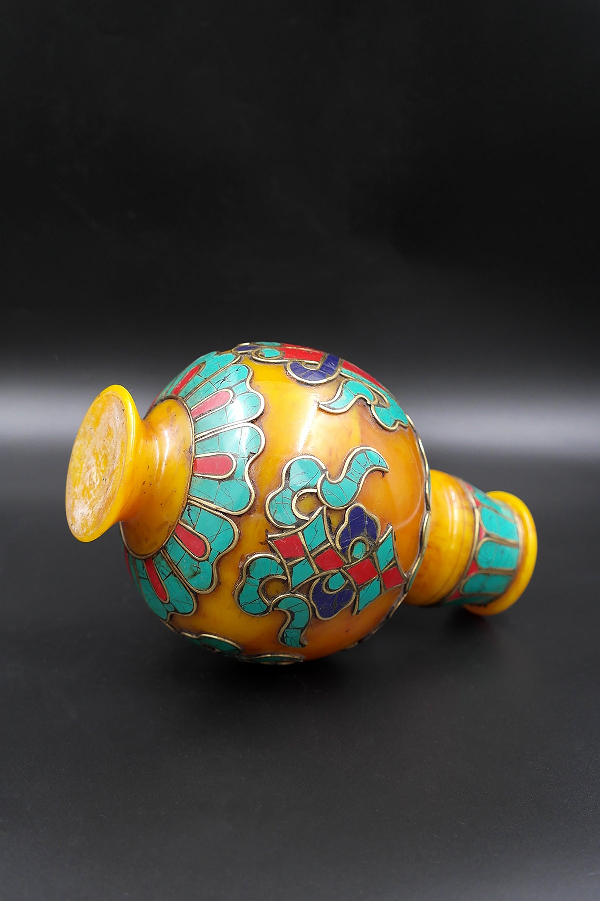 Eight Auspicious symbol Endless knot inlaid Amber Vase with Gemstones