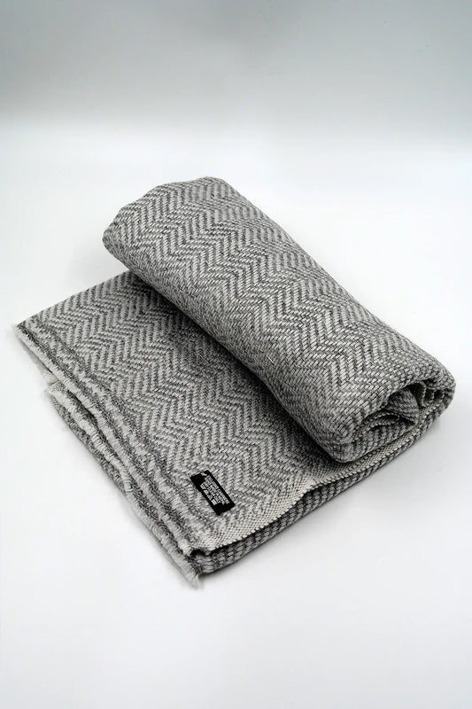 Herringbone Pattern scarf in 100% cashmere - Vajracrafts