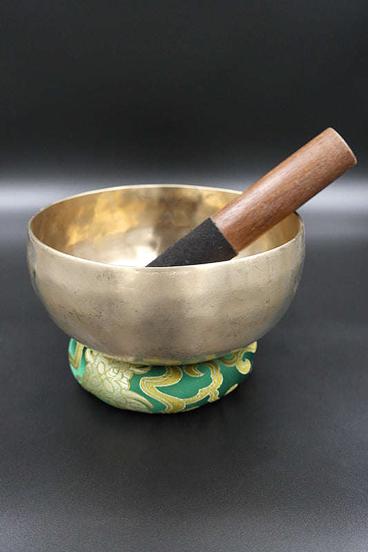 Hand Hammered Plain Singing bowl with Mallet 6.2"
