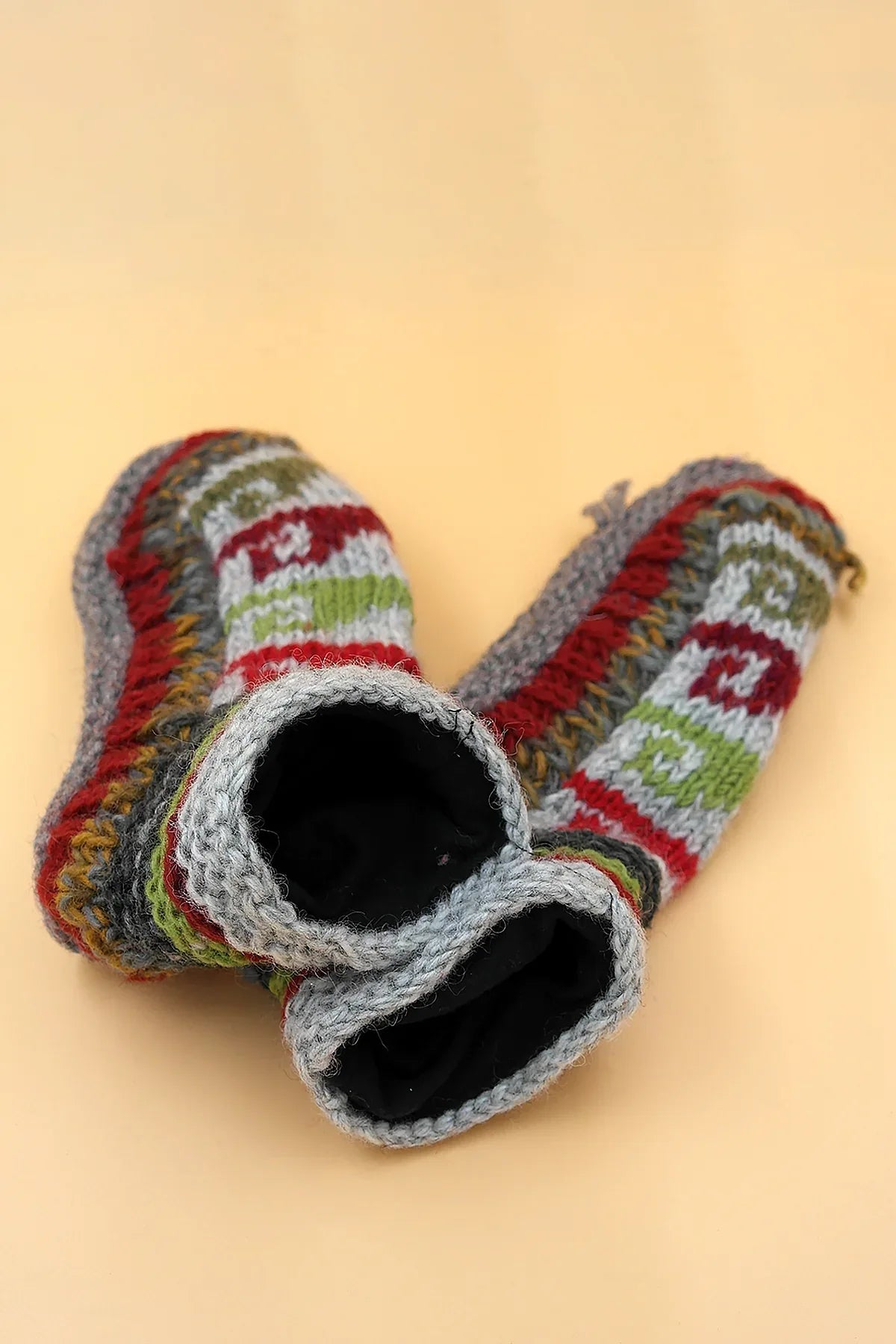 Hot waves pattern woolen hand knitted ankle socks - Vajracrafts