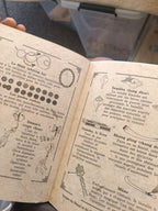 Images du Nepal et du Tibet (French Language) by Suyog Prajapati - Vajracrafts