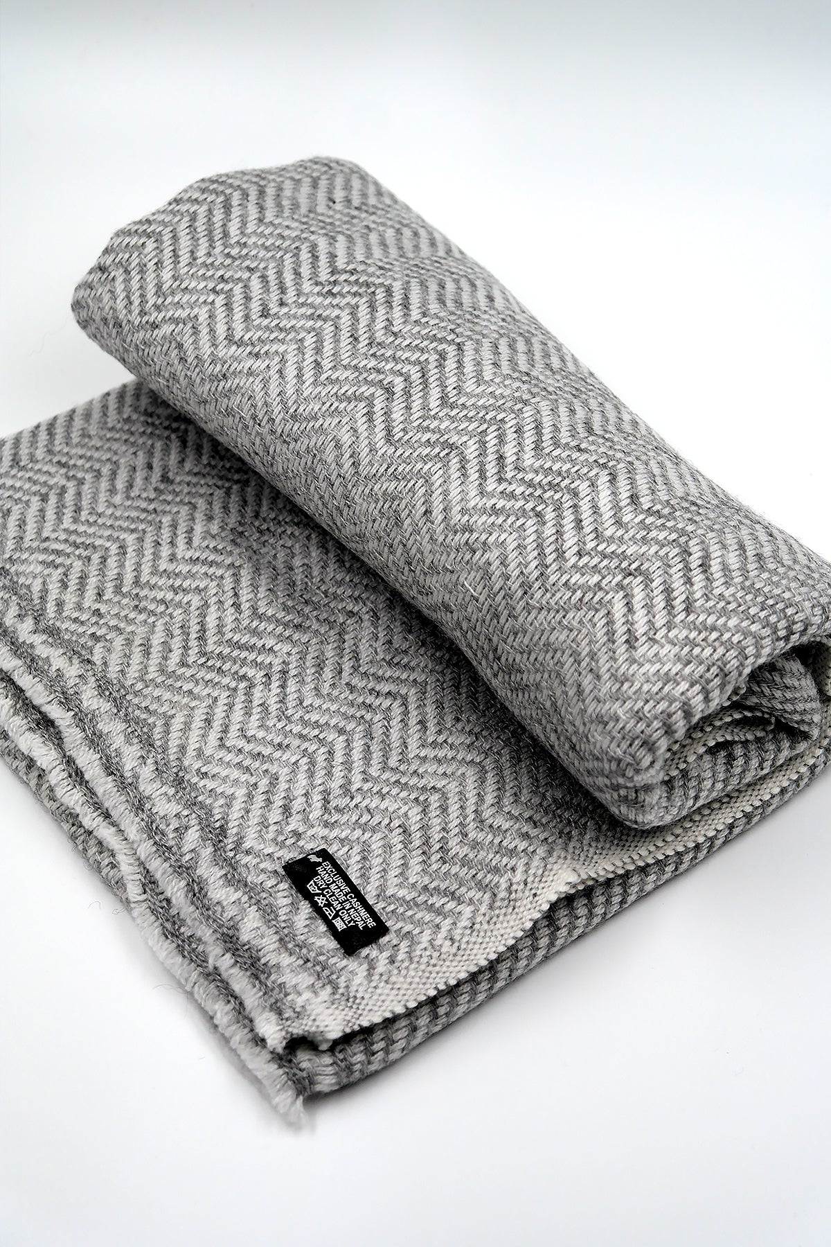 Herringbone Pattern scarf in 100% cashmere