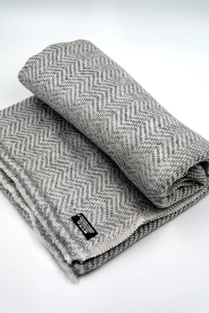 Herringbone Pattern scarf in 100% cashmere - Vajracrafts