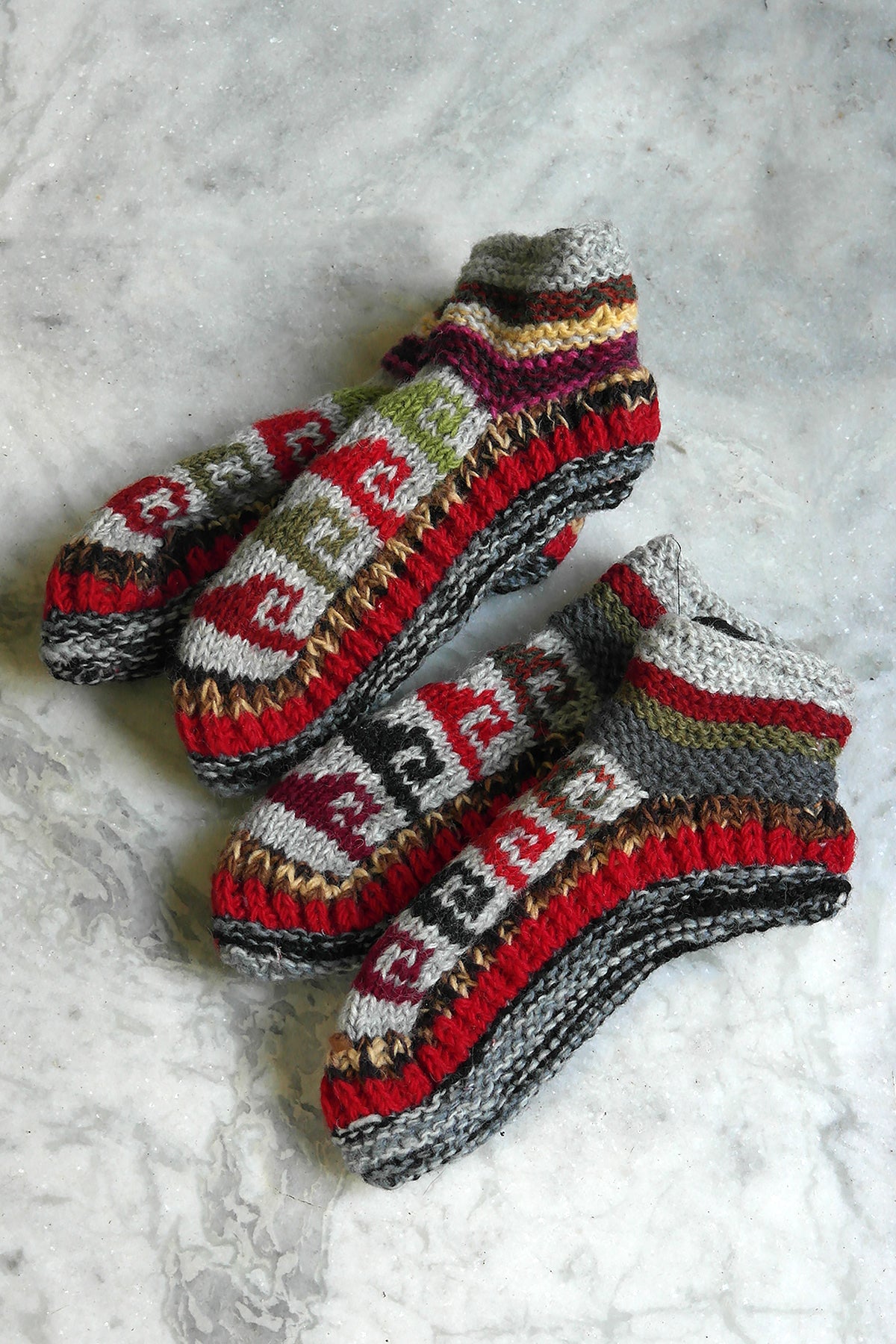 Assorted colors Hot waves pattern woolen hand knitted ankle socks