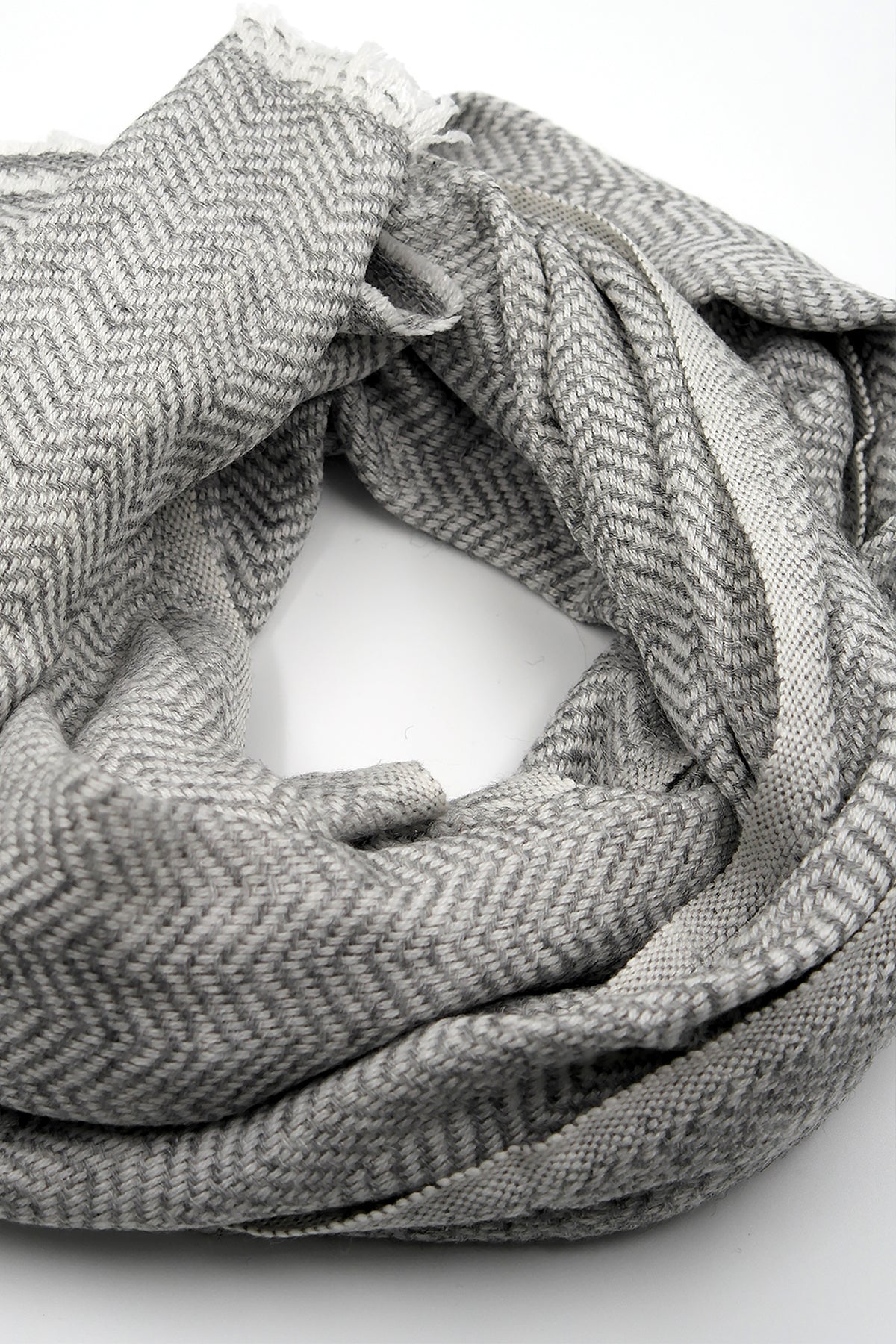 Herringbone Pattern scarf in 100% cashmere