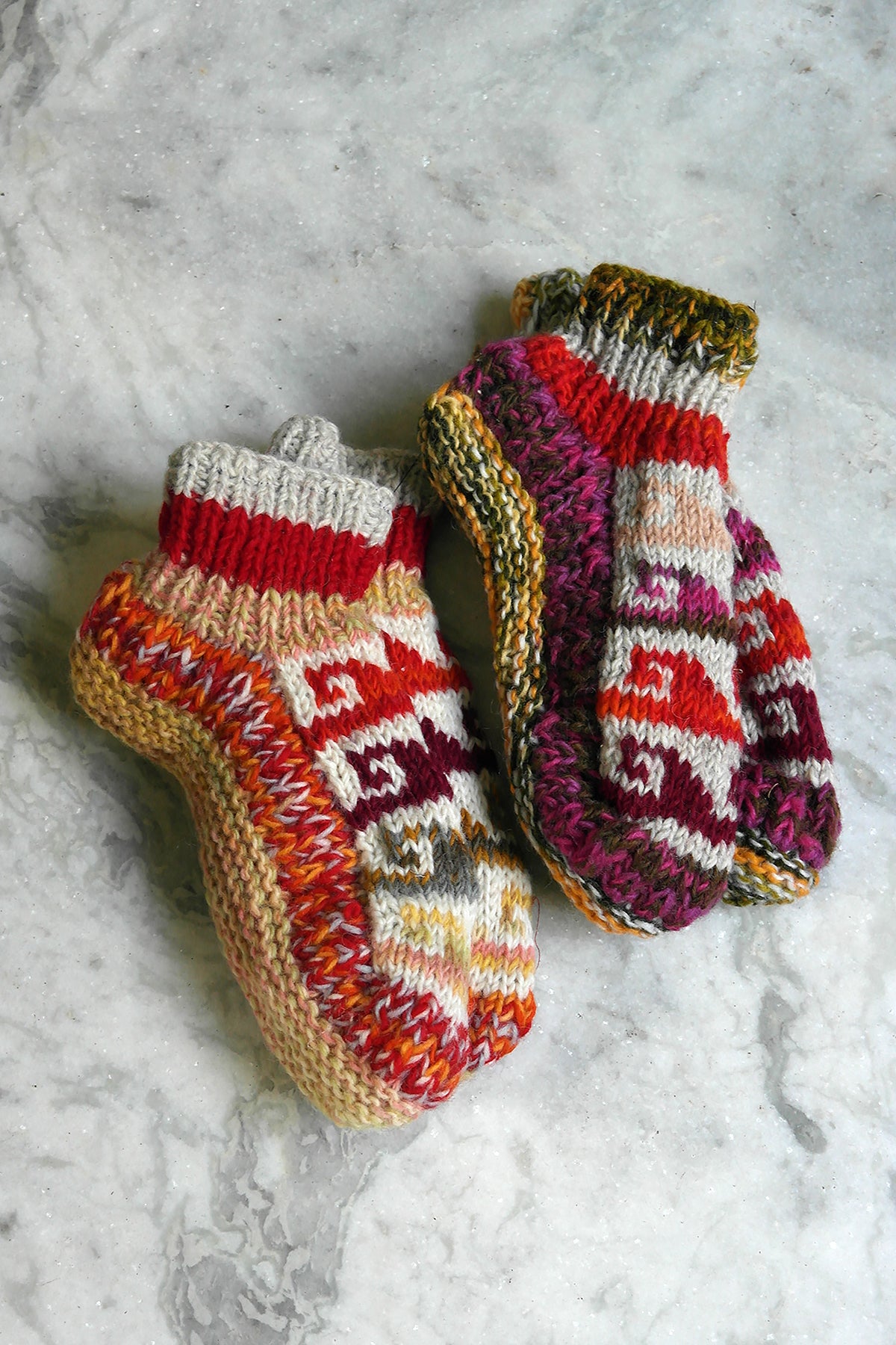 Assorted colors Hot waves pattern woolen hand knitted ankle socks