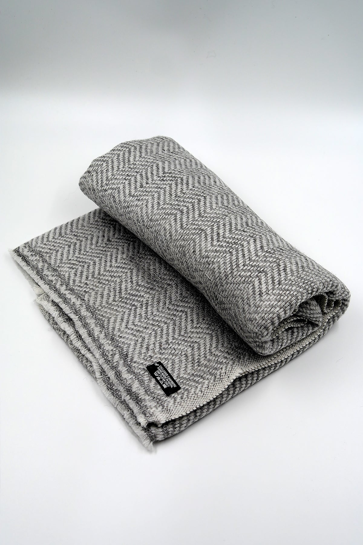 Herringbone Pattern scarf in 100% cashmere