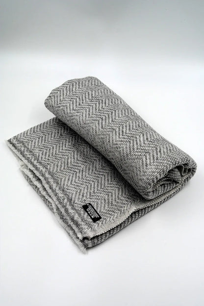 Herringbone Pattern scarf in 100% cashmere - Vajracrafts