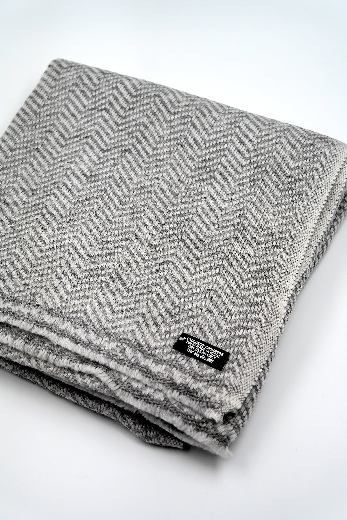 Herringbone Pattern scarf in 100% cashmere