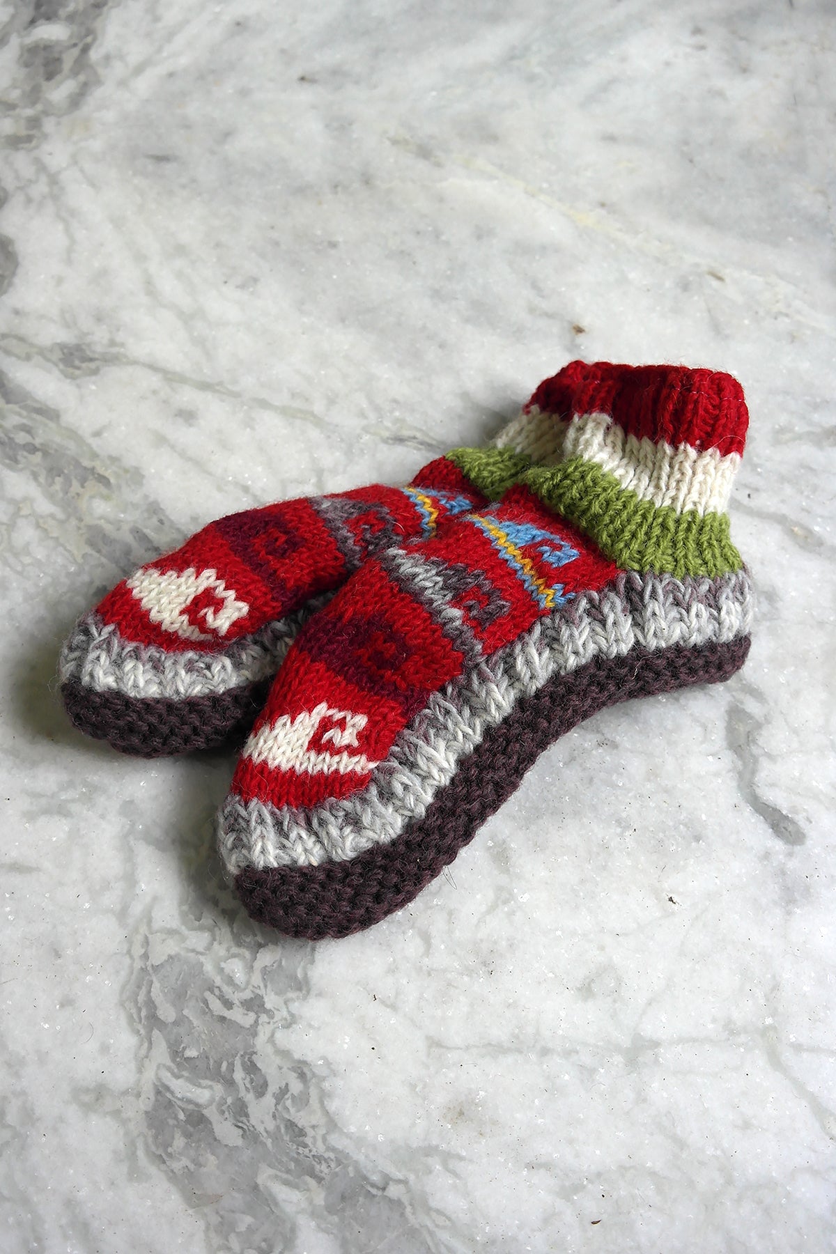 Red White and brown mixed colors waves pattern woolen hand knitted ankle socks