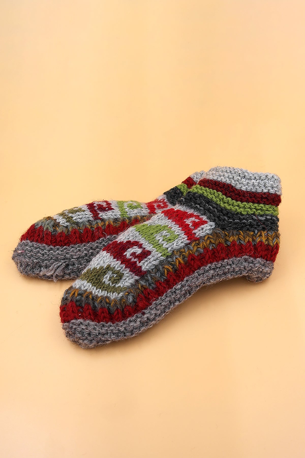 Hot waves pattern woolen hand knitted ankle socks